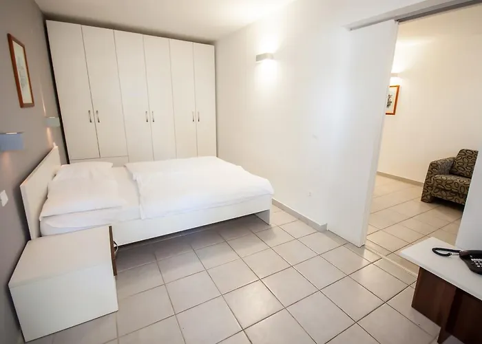 Mirta 3* Božava
