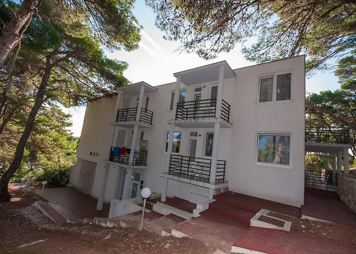 Mirta Szálloda Božava